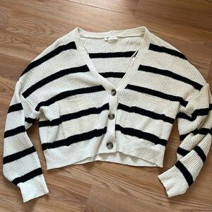 Knitted jacket size S. Pull&bear